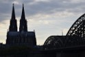 PSpringt kein Suizid Brueckenspringer Koeln Hohenzollernbruecke P059